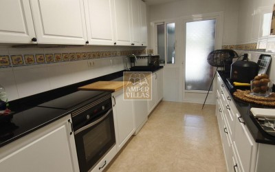 Precioso apartamento de planta baja con terraza grande.